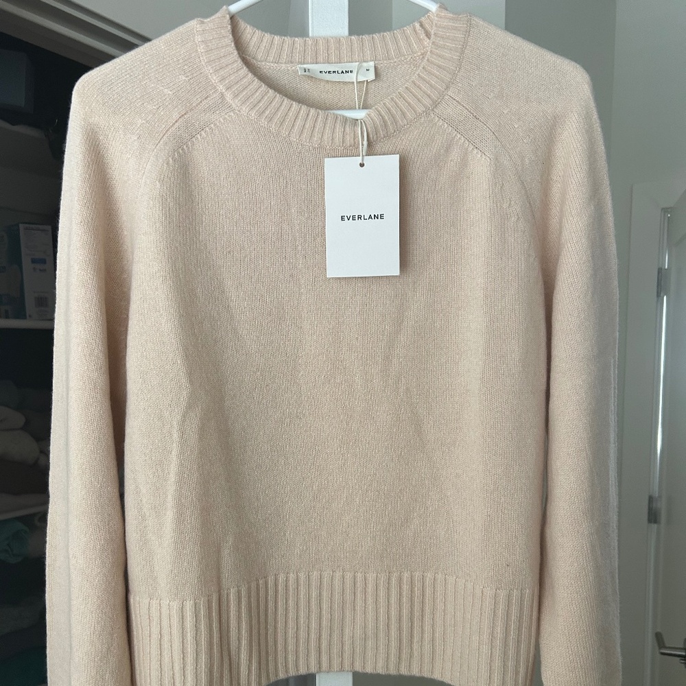 New With Tags - Everlane The Boxy Crew in Cashmere. Color: Crème. Size: Medium